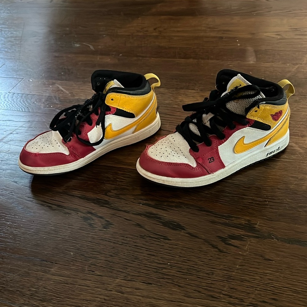 Nike Kid's Size 2Y Jordan Shoe Sneaker Black University Gold Red